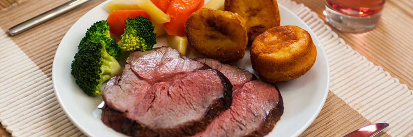 Roast beef with honey roast vegetables 960x300px