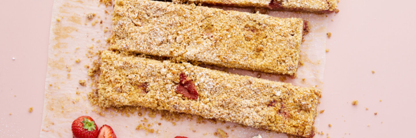 Strawberry crumble slice recipe