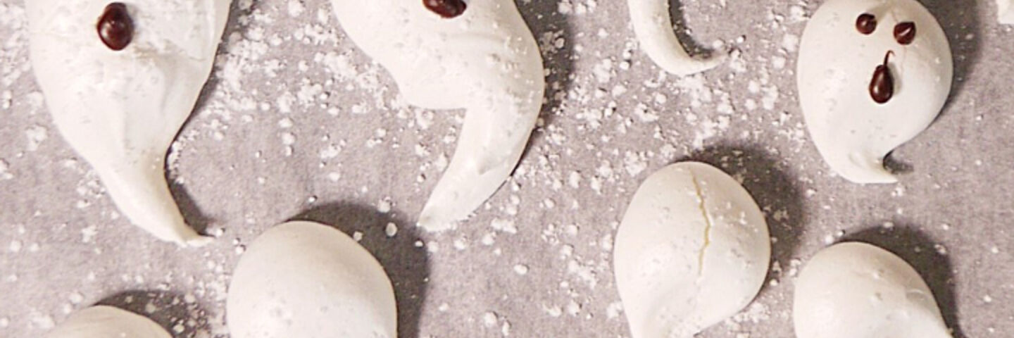 Ghost meringues recipe