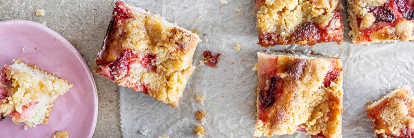 Strawberry crumb bun recipe
