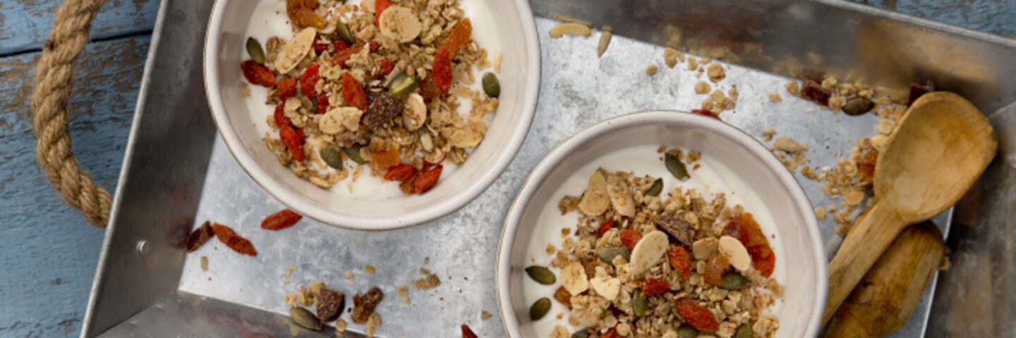 Chocolate and goji berry granola recipe