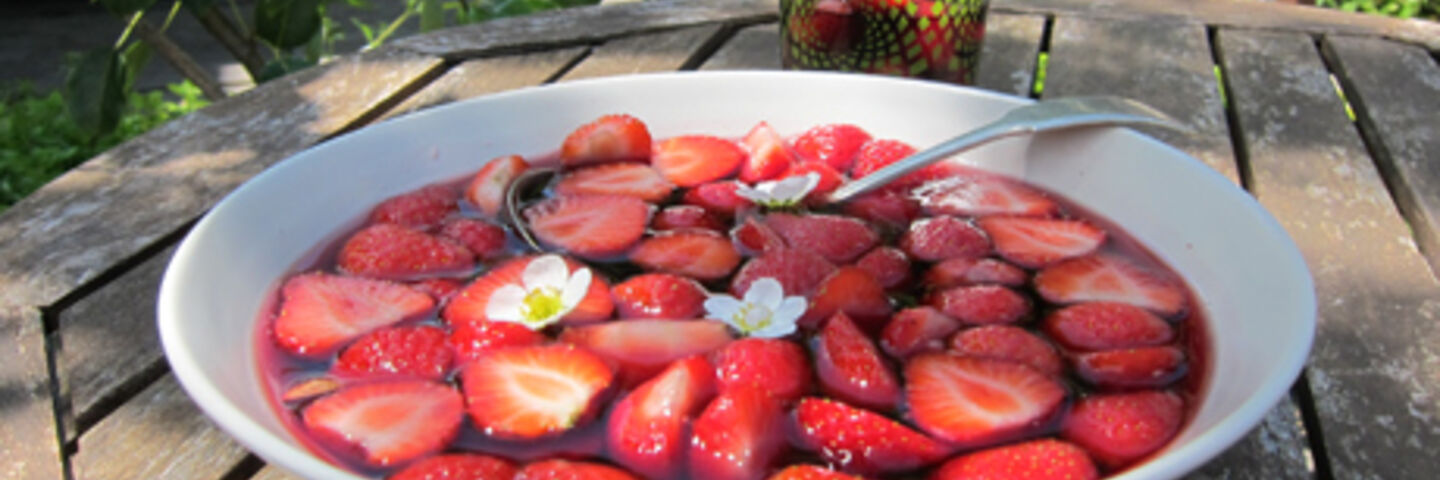 Red Wine and Strawberry Soup