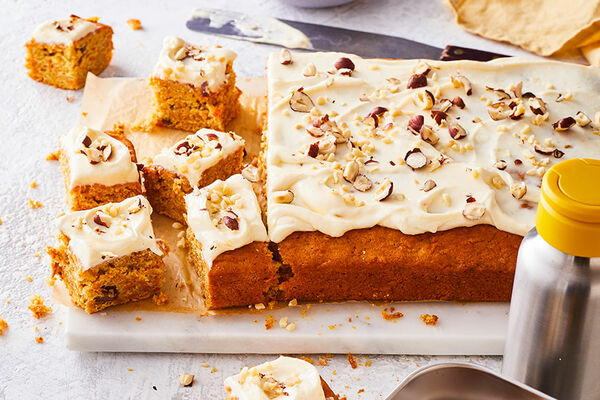 Carrot Traybake 900 x 600