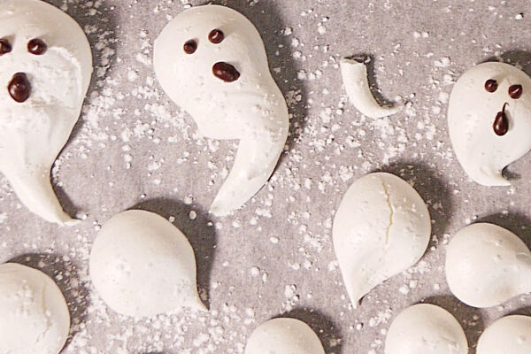 Ghost meringues recipe