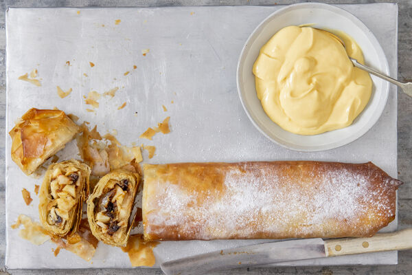 Apple & Christmas pudding strudel