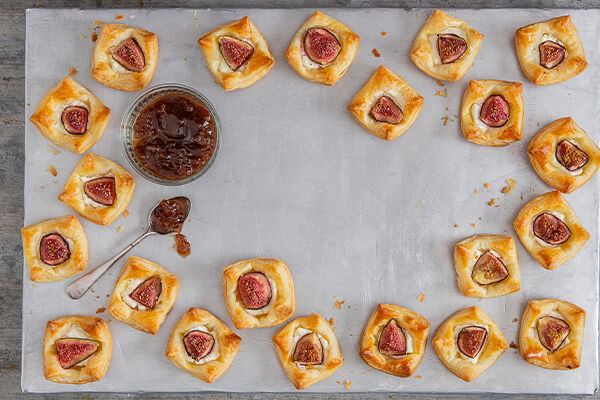 Fig & goat’s cheese puffs