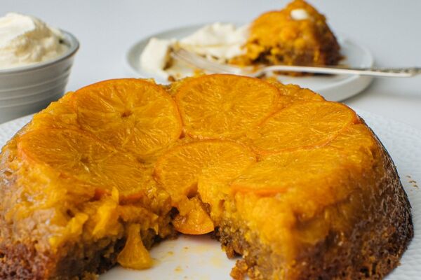 Caramelised clemengold upsidedown cake