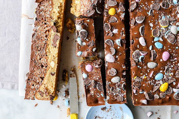 Mini egg crispy cookie bars