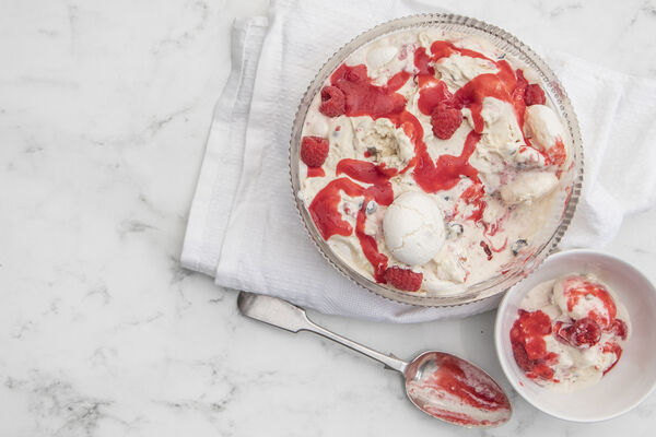 SuperValu Kevin Dundon Pavlova Ice Cream
