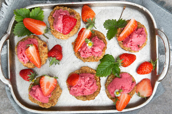 Oaty Cookie Strawberry 'Nice Cream' Sandwiches