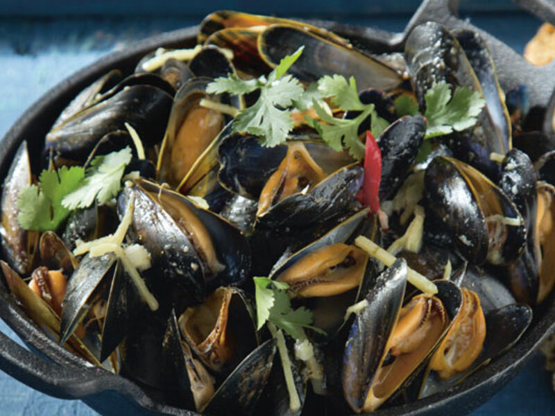 Thai-Style Mussels with Crusty Bread