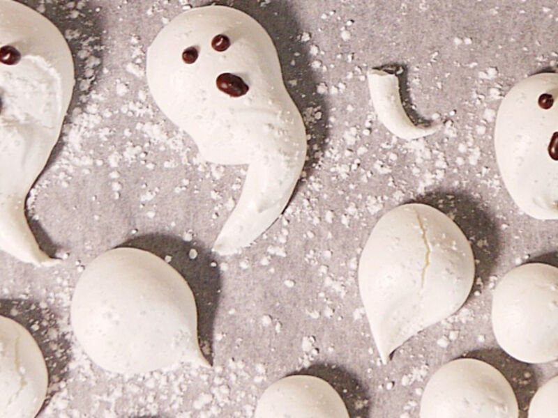 Ghost meringues recipe