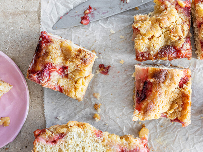 Strawberry crumb bun recipe