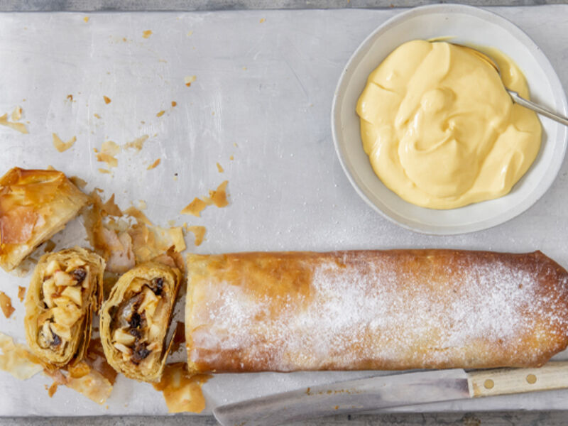 Apple & Christmas pudding strudel